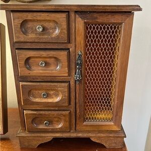 VINTAGE FRENCH PROVINCIAL STYLE WOODEN JEWELRY BOX